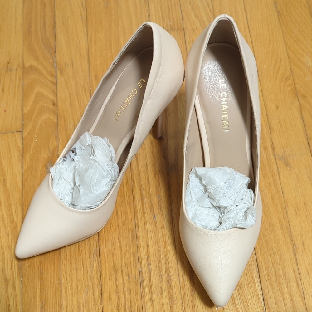 Le Chateau Women's Cream Heels